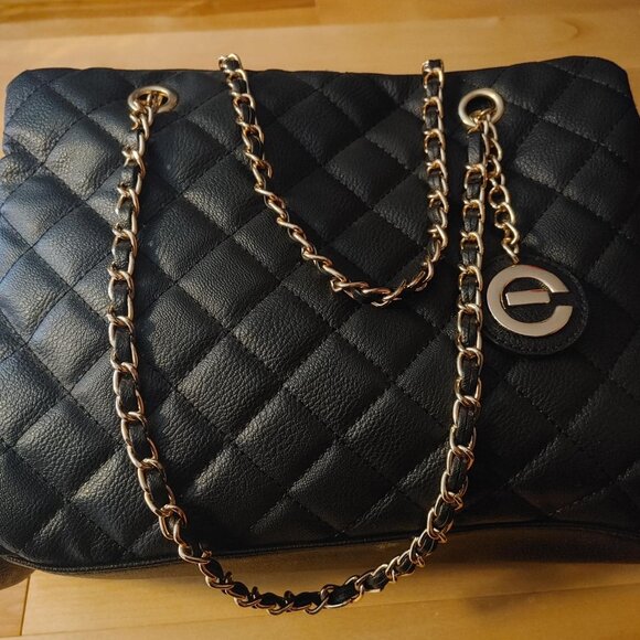 ***SOLD***ELIZABETH GRANT BLACK QUILTED PURSE - Picture 1 of 2